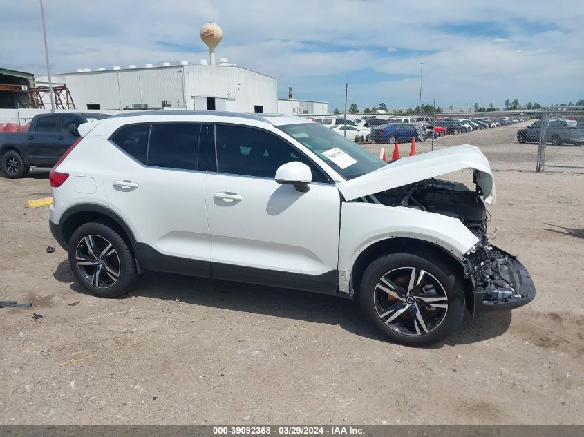 2023 Volvo Xc40 B5 Plus Bright Theme VIN: YV4L12UE1P2029854 Lot: 39092358