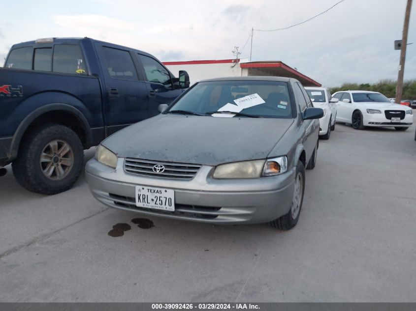 1998 Toyota Camry Le VIN: JT2BG22K0W0247423 Lot: 40506370