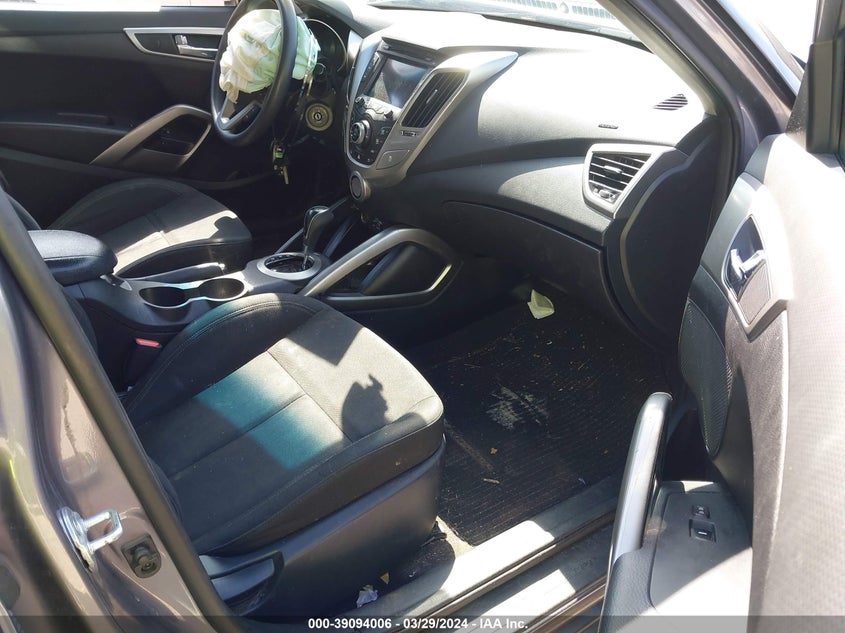 2015 Hyundai Veloster VIN: KMHTC6AD0FU245385 Lot: 39094006