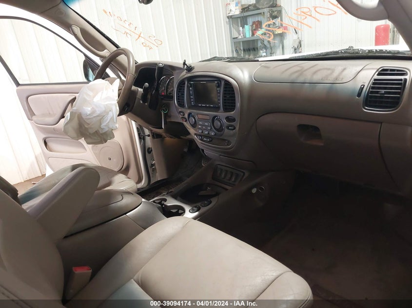 2005 Toyota Sequoia Limited V8 VIN: 5TDBT48A35S255749 Lot: 39094174