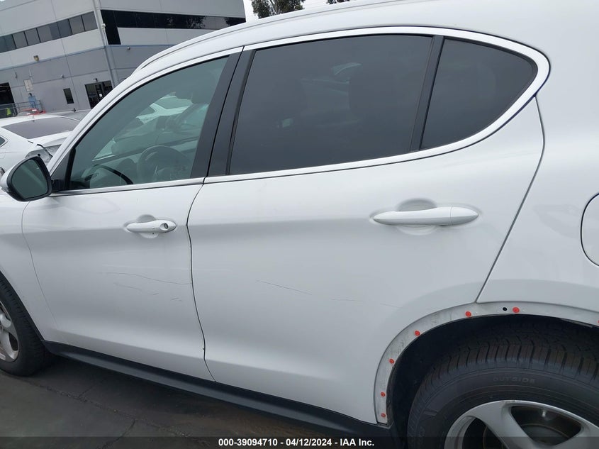 VIN ZASFAKAN6J7B77083 2018 ALFA ROMEO STELVIO AWD