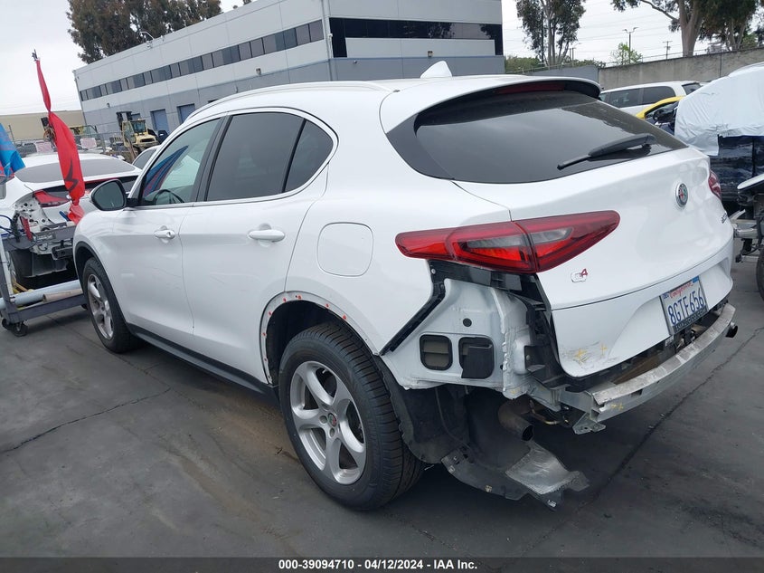 VIN ZASFAKAN6J7B77083 2018 ALFA ROMEO STELVIO AWD