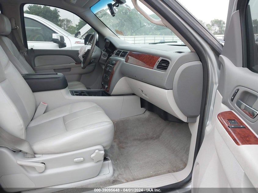 2013 CHEVROLET TAHOE C1500 LT - 1GNSCBE06DR242644