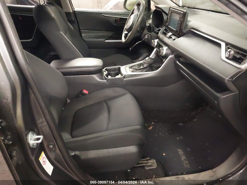 2019 TOYOTA RAV4 LE - JTMF1RFVXKJ012345