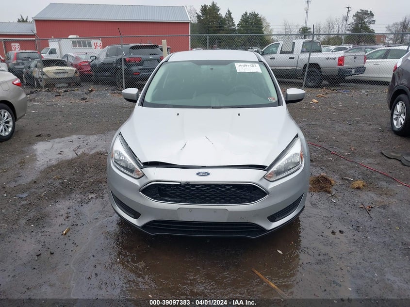 VIN 1FADP3F23JL285337 2018 FORD FOCUS SE