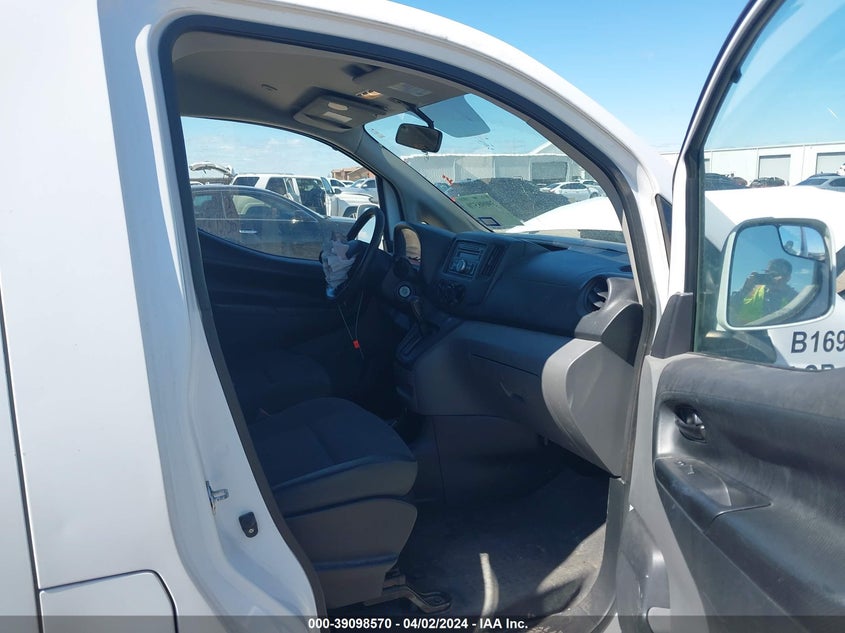 2017 NISSAN NV200 SV - 3N6CM0KN5HK706005