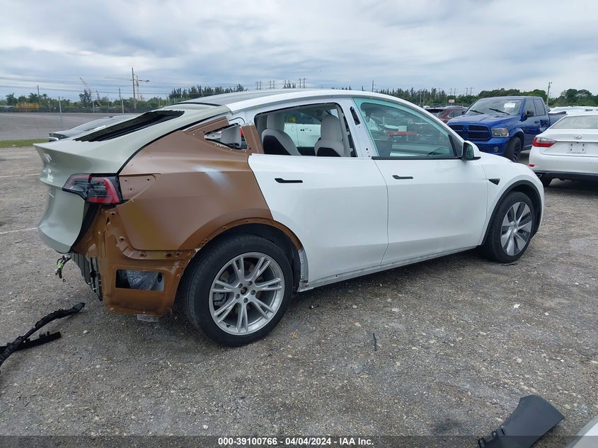 VIN 7SAYGDEE5NF355400 2022 TESLA MODEL Y