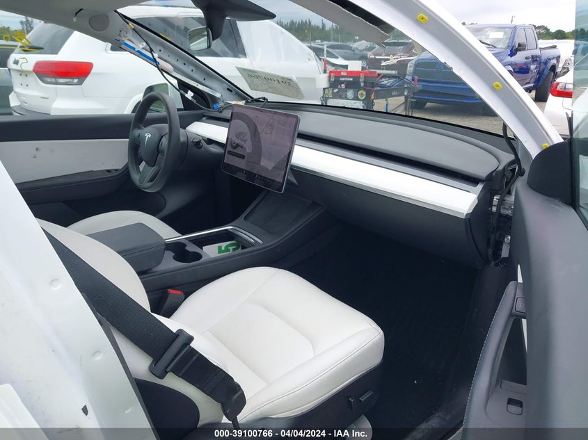 VIN 7SAYGDEE5NF355400 2022 TESLA MODEL Y