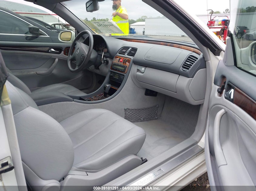 2003 Mercedes-Benz Clk 320 VIN: WDBLK65G23T131805 Lot: 39101291