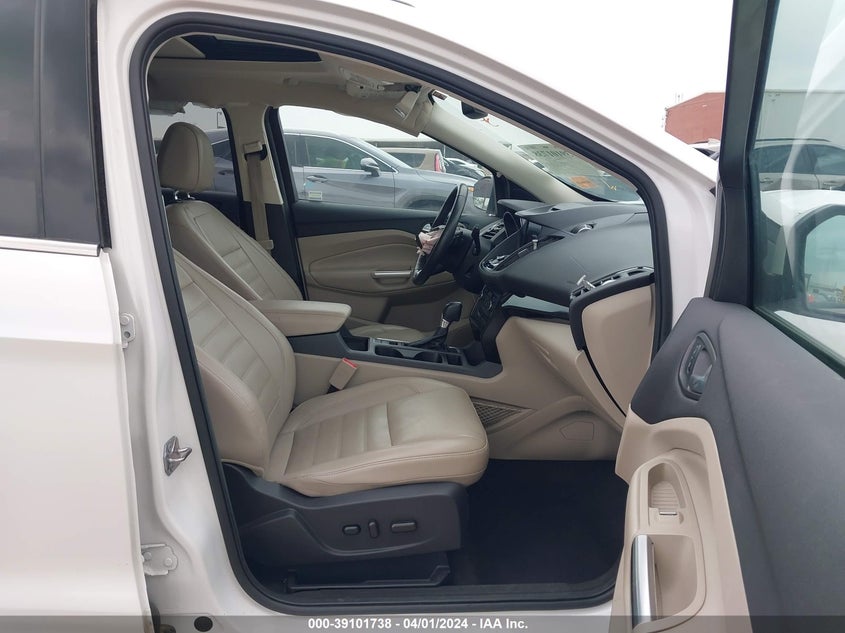 VIN 1FMCU9J98HUD53640 2017 FORD ESCAPE TITANIUM