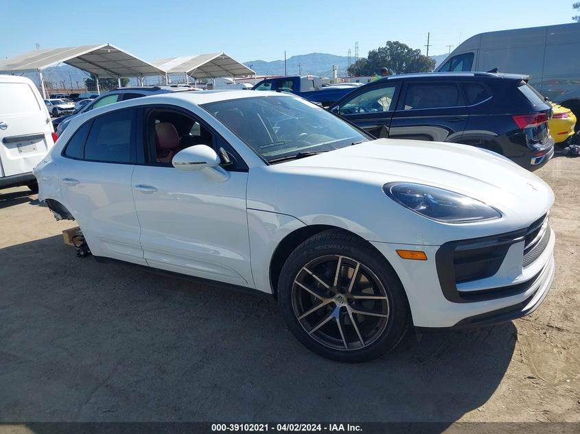 2022 PORSCHE MACAN  (VIN: WP1AA2A55NLB11543)