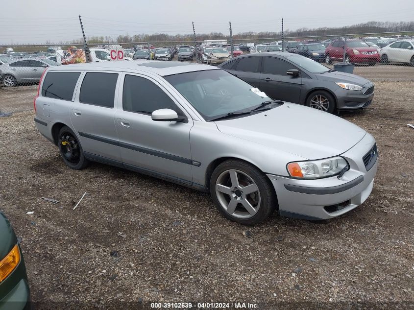 2004 Volvo V70 R VIN: YV1SJ52Y742418677 Lot: 39102639