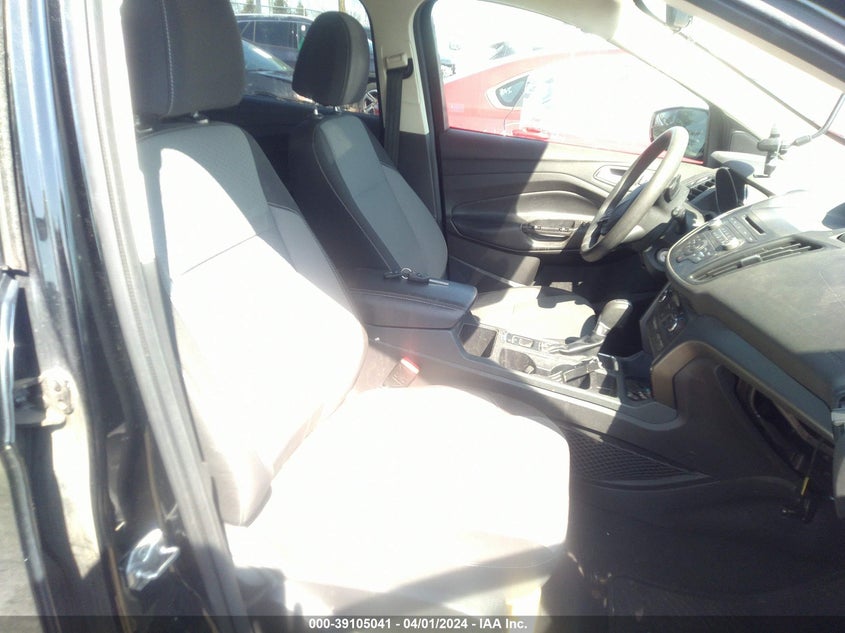 VIN 1FMCU0GD9HUB78063 2017 FORD ESCAPE SE