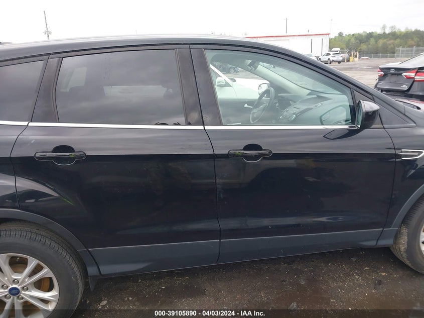 VIN 1FMCU0GD6HUE88400 2017 FORD ESCAPE SE