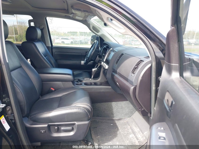 2018 Toyota Sequoia Trd Sport VIN: 5TDBY5G17JS158590 Lot: 39107446