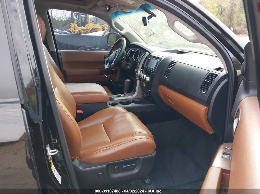 2014 Toyota Sequoia Platinum 5.7L V8 VIN: 5TDYY5G17ES053628 Lot: 39107488