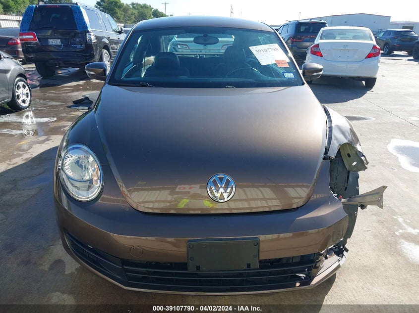 2013 VOLKSWAGEN BEETLE 2.5L - 3VWJX7AT0DM677356