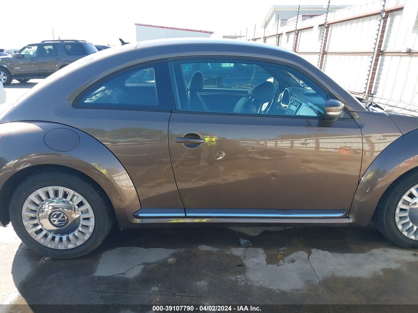 2013 VOLKSWAGEN BEETLE 2.5L - 3VWJX7AT0DM677356