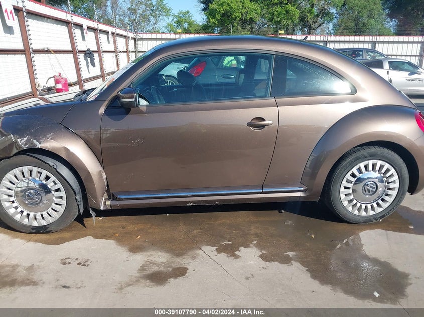 2013 VOLKSWAGEN BEETLE 2.5L - 3VWJX7AT0DM677356
