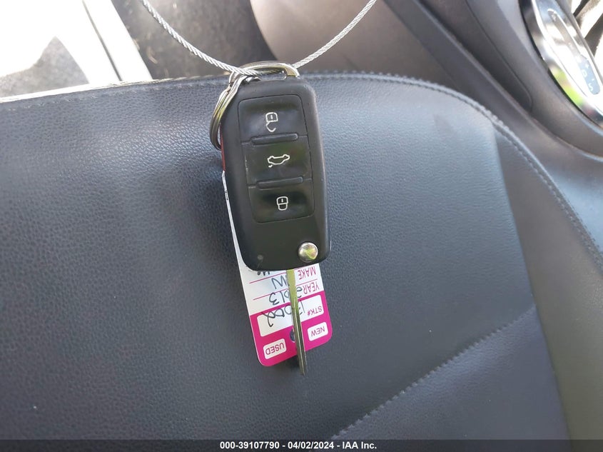 2013 VOLKSWAGEN BEETLE 2.5L - 3VWJX7AT0DM677356