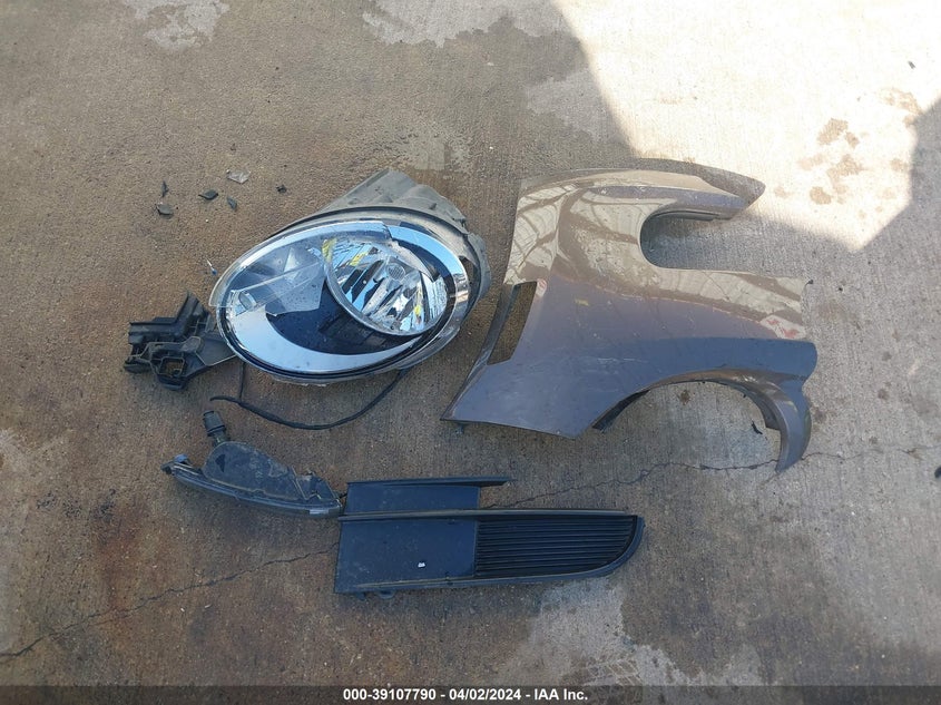 2013 VOLKSWAGEN BEETLE 2.5L - 3VWJX7AT0DM677356