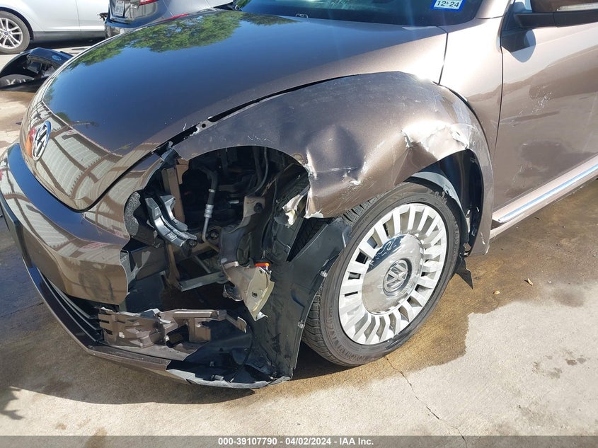 2013 VOLKSWAGEN BEETLE 2.5L - 3VWJX7AT0DM677356