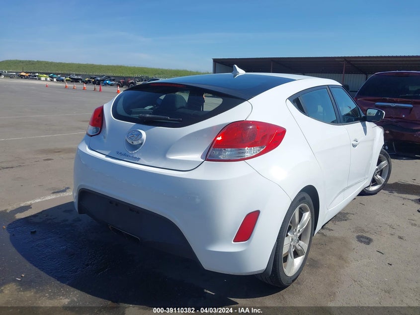 2015 Hyundai Veloster VIN: KMHTC6AD5FU230882 Lot: 39110382