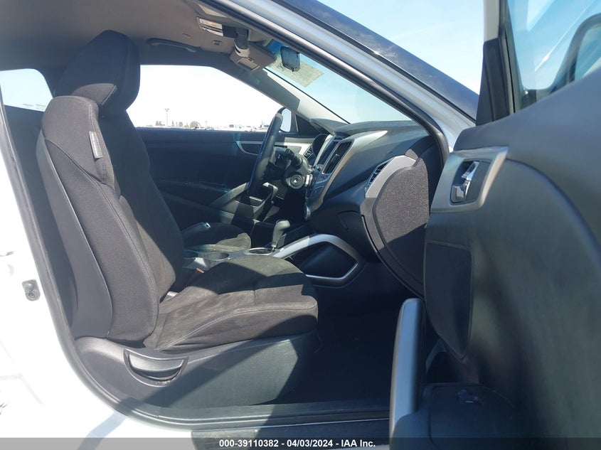 2015 Hyundai Veloster VIN: KMHTC6AD5FU230882 Lot: 39110382