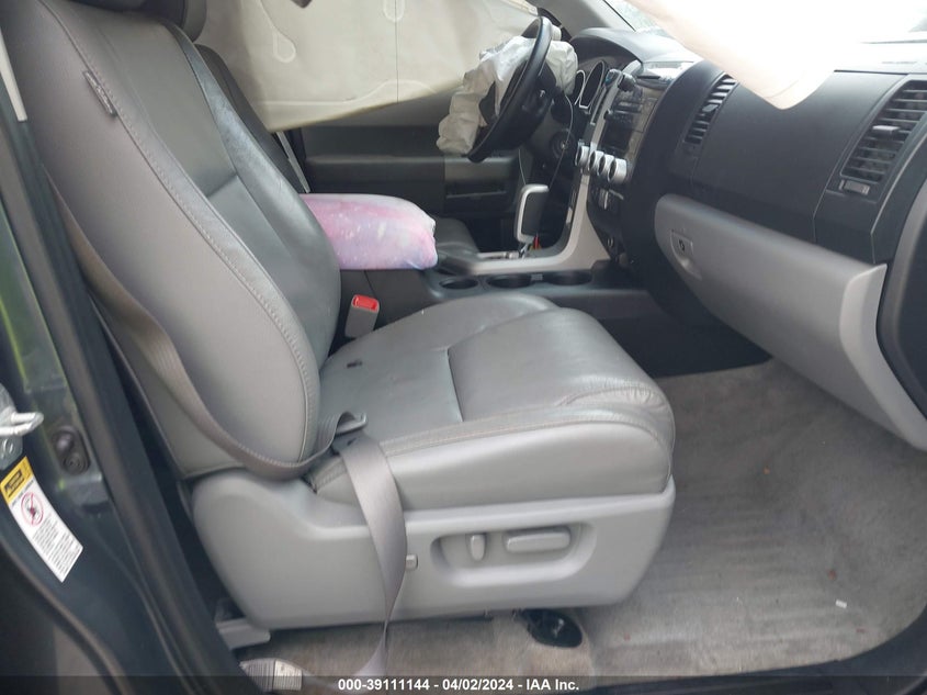 2008 Toyota Sequoia Limited 5.7L V8 VIN: 5TDZY68A28S007721 Lot: 39111144