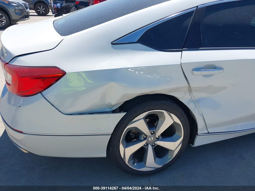VIN 1HGCV1F93JA069739 2018 HONDA ACCORD TOURING
