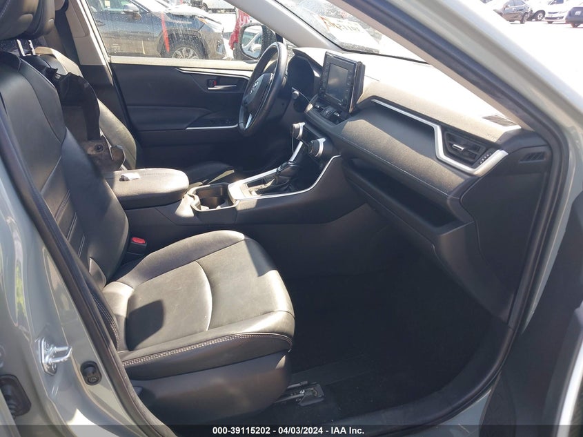 VIN JTMC1RFV0MD066175 2021 TOYOTA RAV4 XLE PREMIUM