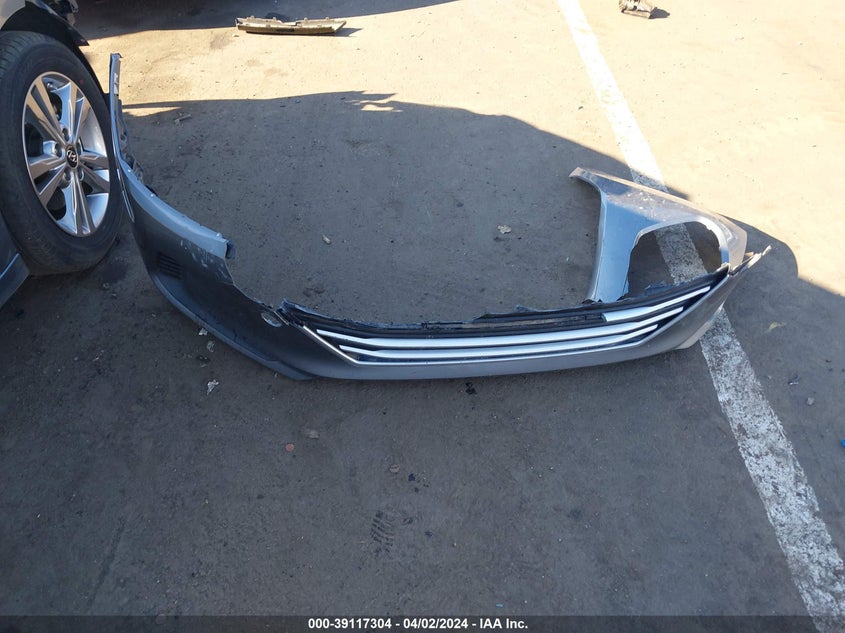 VIN KMHD84LF2JU553613 2018 HYUNDAI ELANTRA SEL