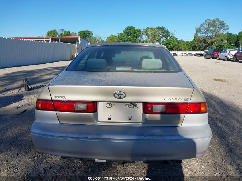 1998 Toyota Camry Le VIN: JT2BG22K0W0256879 Lot: 39117318
