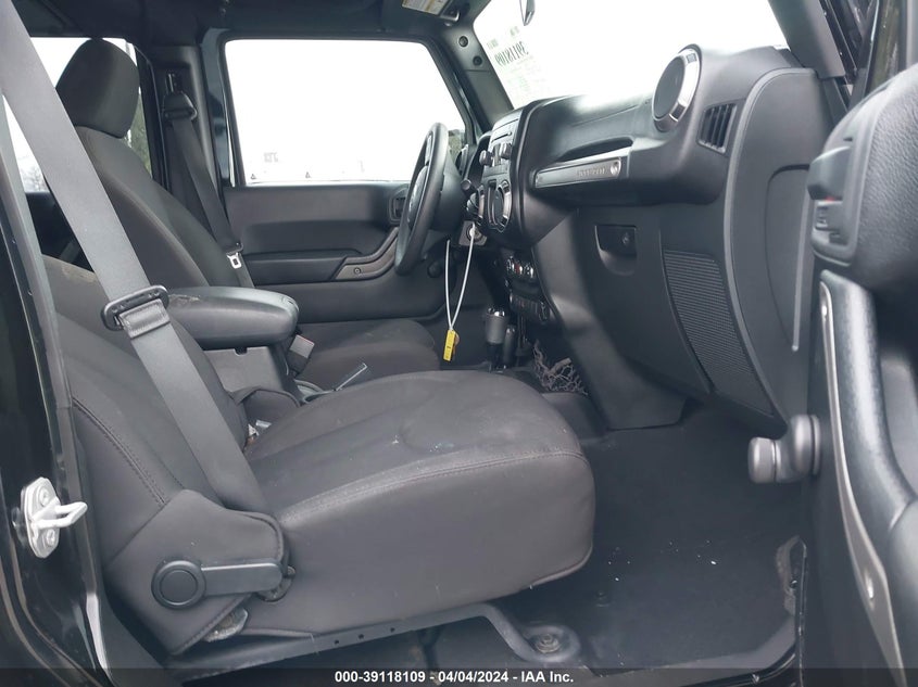 2015 JEEP WRANGLER UNLIMITED SPORT - 1C4BJWDG4FL610703