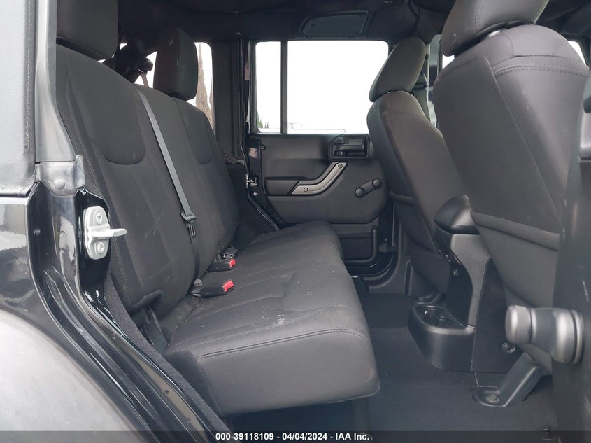 2015 JEEP WRANGLER UNLIMITED SPORT - 1C4BJWDG4FL610703