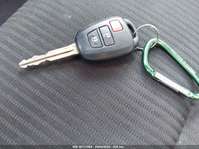 2017 TOYOTA RAV4 LE - JTMZFREV3HJ101697