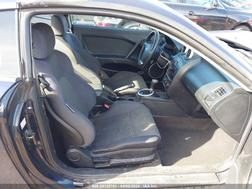 2005 Hyundai Tiburon Gs VIN: KM8HM65D15U182843 Lot: 39125701