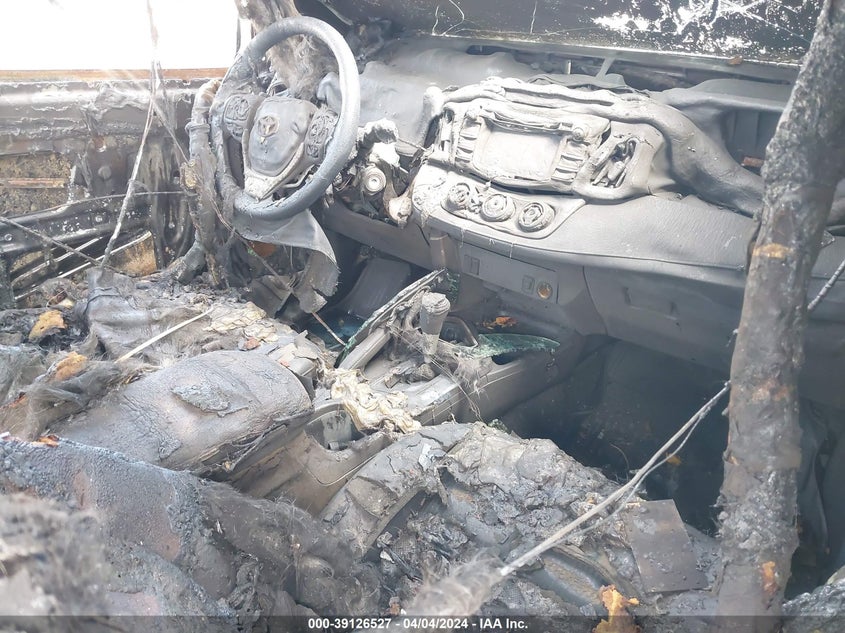 2017 TOYOTA RAV4 LE - JTMZFREV6HJ709701