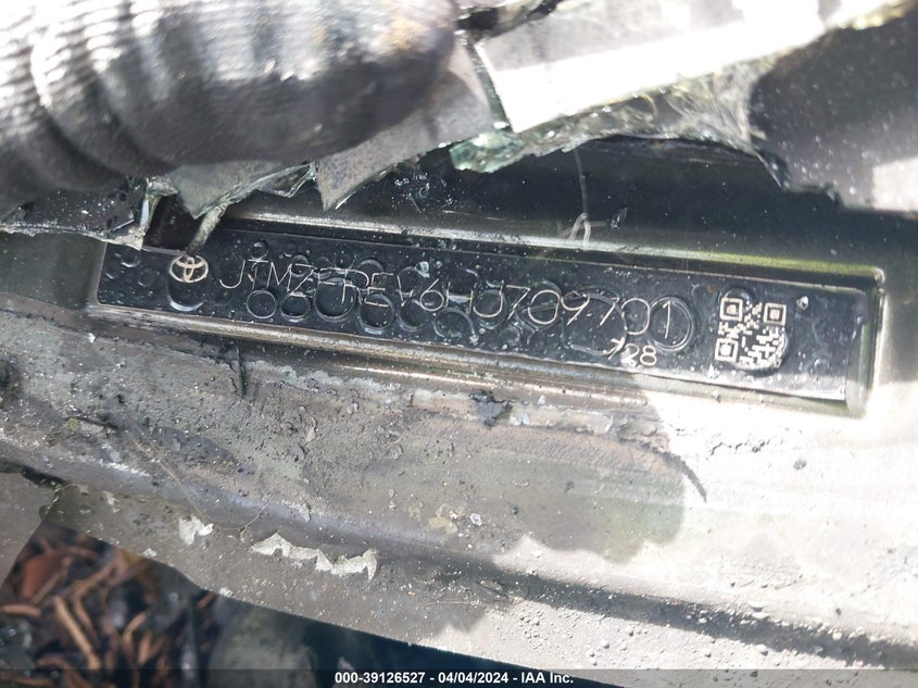 2017 TOYOTA RAV4 LE - JTMZFREV6HJ709701