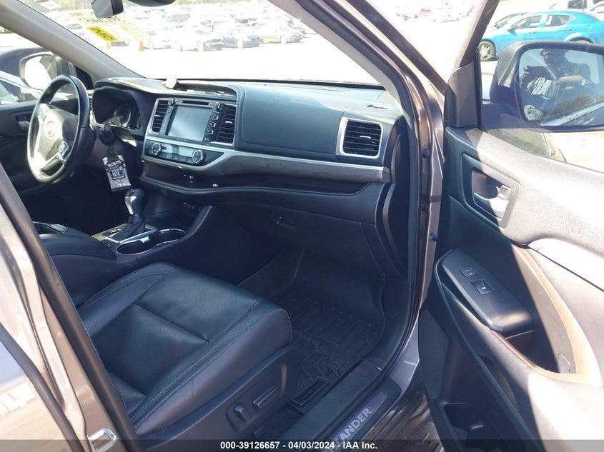 2018 TOYOTA HIGHLANDER VIN: 5TDYZRFH5JS237656