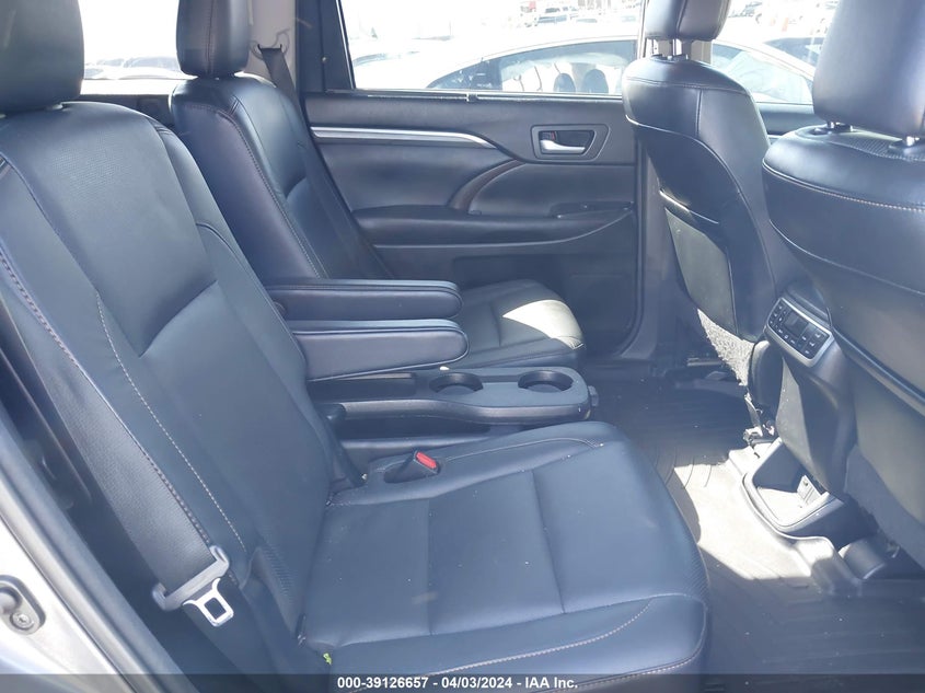 2018 TOYOTA HIGHLANDER VIN: 5TDYZRFH5JS237656