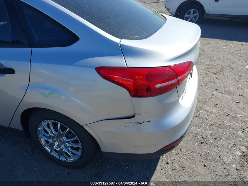 2016 FORD FOCUS VIN: 1FADP3E27GL266221