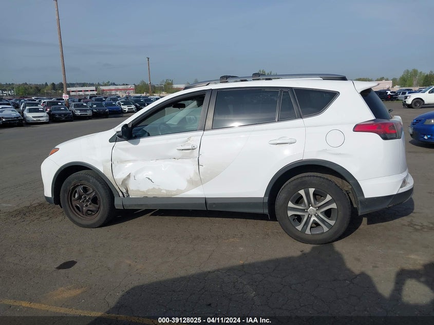 2018 TOYOTA RAV4 ADVENTURE/XLE - 2T3RFREV3JW855464