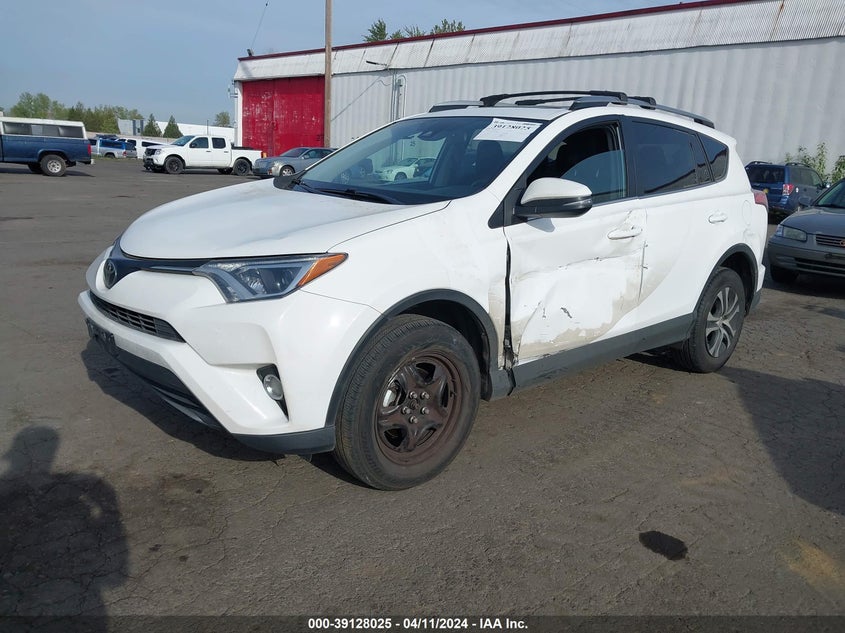 2018 TOYOTA RAV4 ADVENTURE/XLE - 2T3RFREV3JW855464