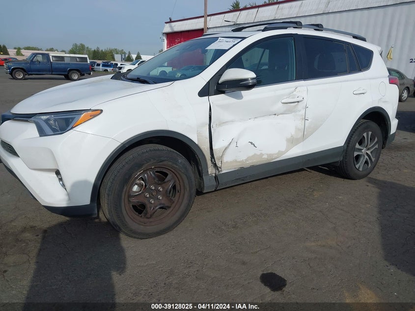 2018 TOYOTA RAV4 ADVENTURE/XLE - 2T3RFREV3JW855464