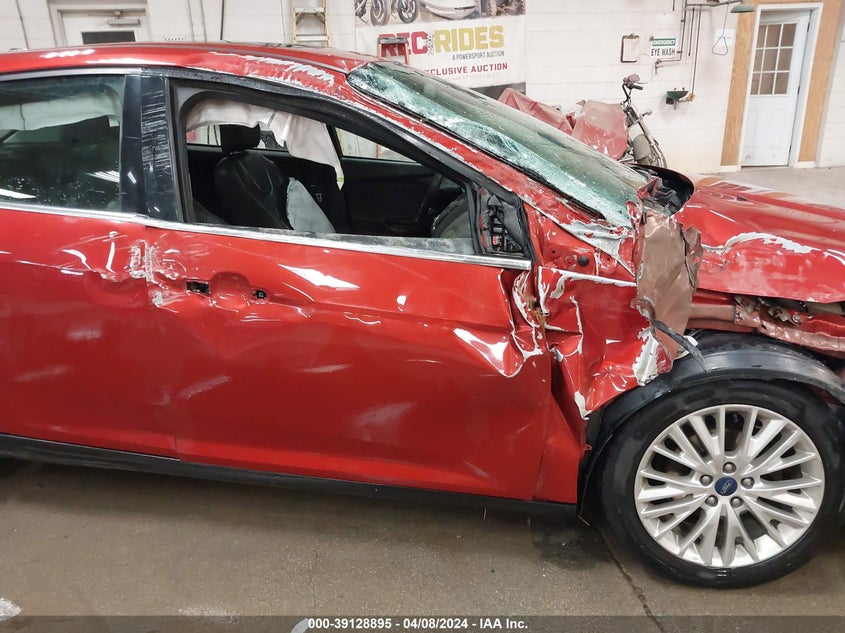 VIN 1FADP3N29JL279639 2018 FORD FOCUS TITANIUM