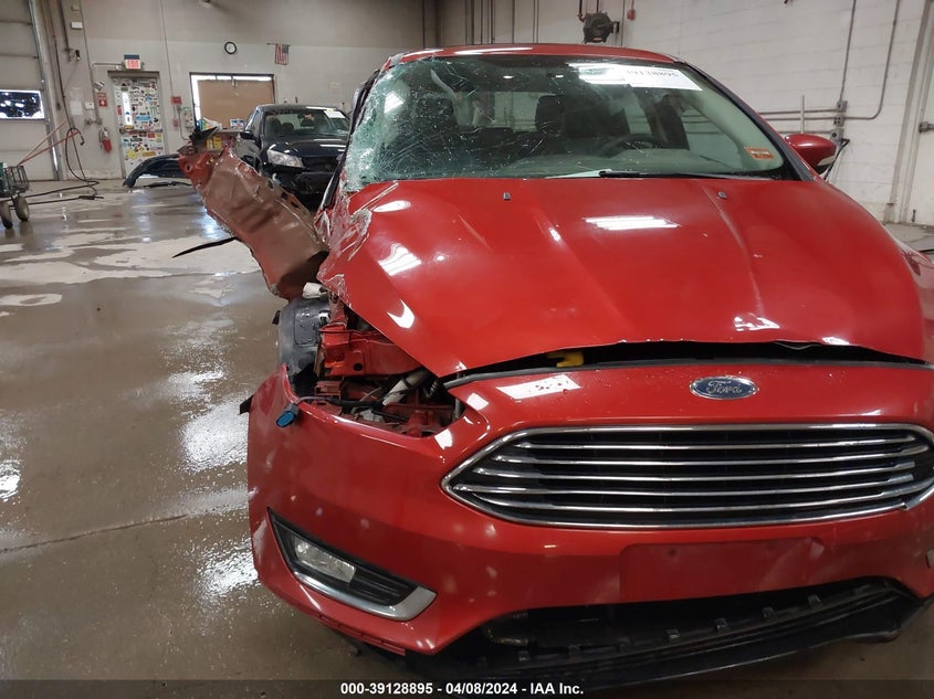 VIN 1FADP3N29JL279639 2018 FORD FOCUS TITANIUM