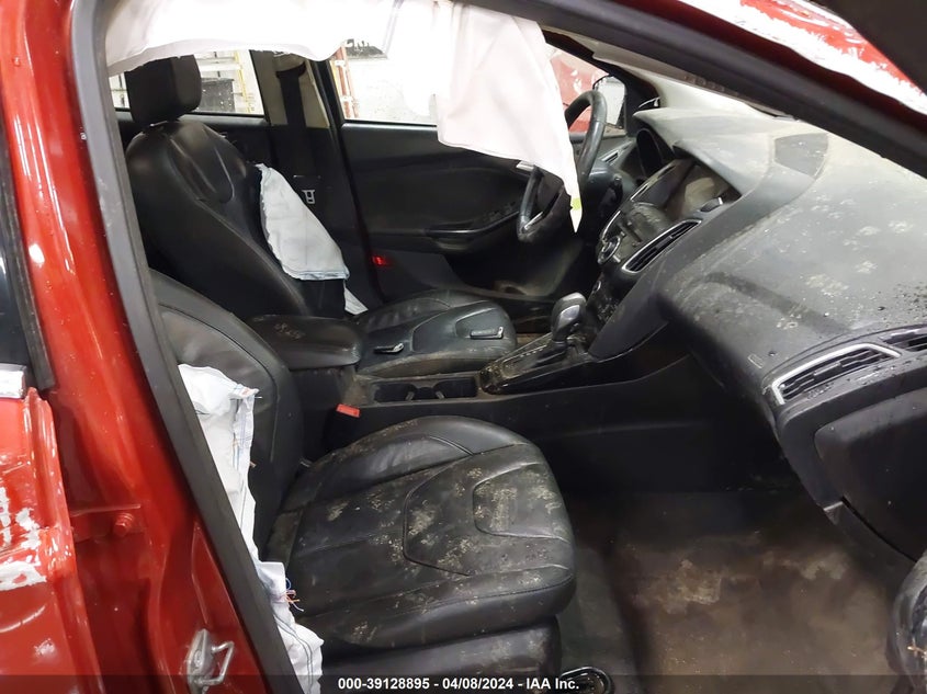VIN 1FADP3N29JL279639 2018 FORD FOCUS TITANIUM