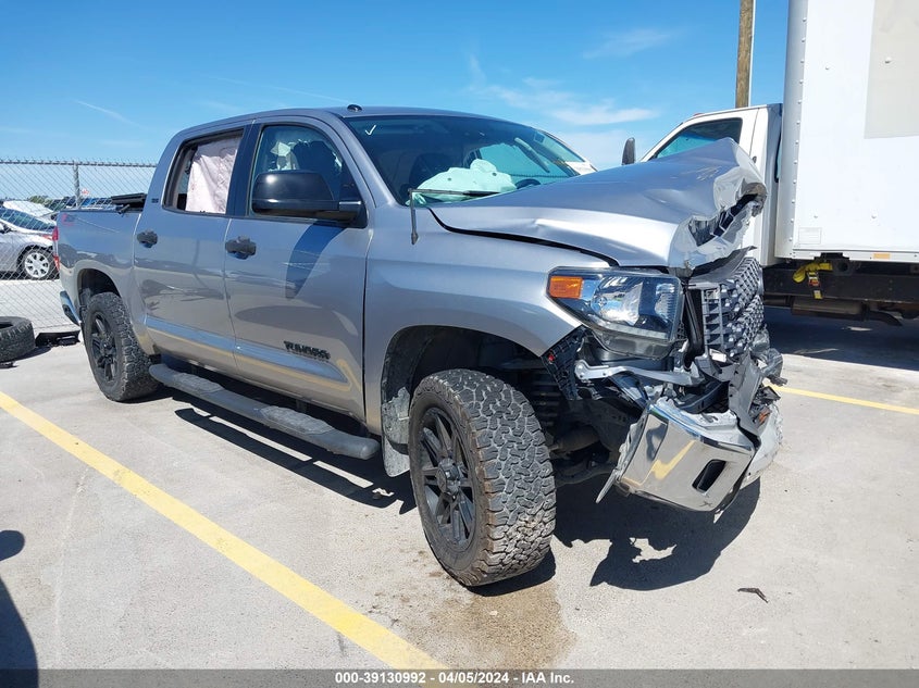 VIN 5TFEM5F15JX128153 2018 TOYOTA TUNDRA CREWMAX SR5