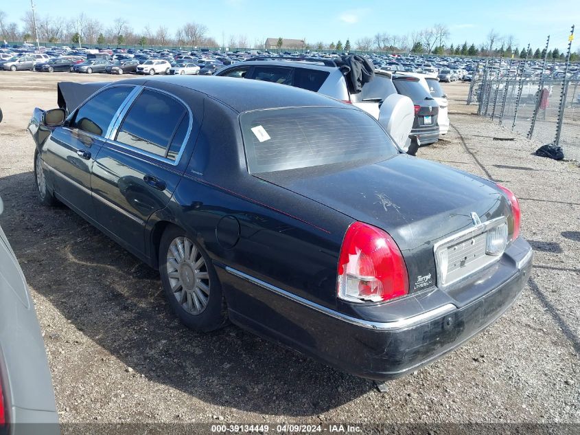 1LNHM81W45Y660619 2005 Lincoln Town Car Signature